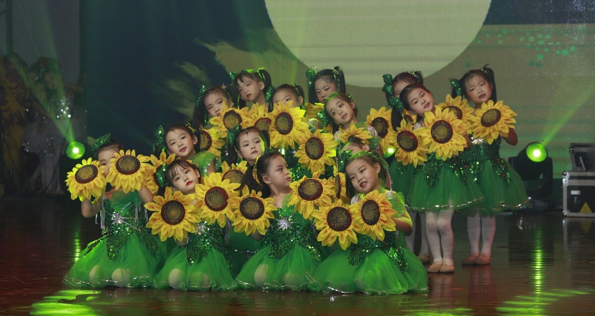 最炫小苹果舞蹈视频,韩式健身舞蹈《肖苹果》网上爆红