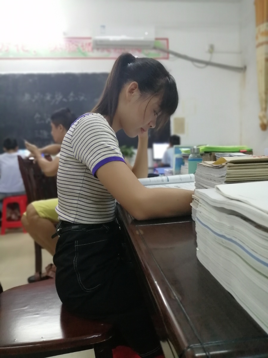 好久没拍我们的美女物理老师了