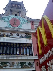 中式传统与西式快餐对峙
