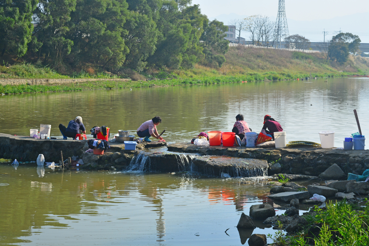 河边洗衣摄于广东普宁上塘白马村