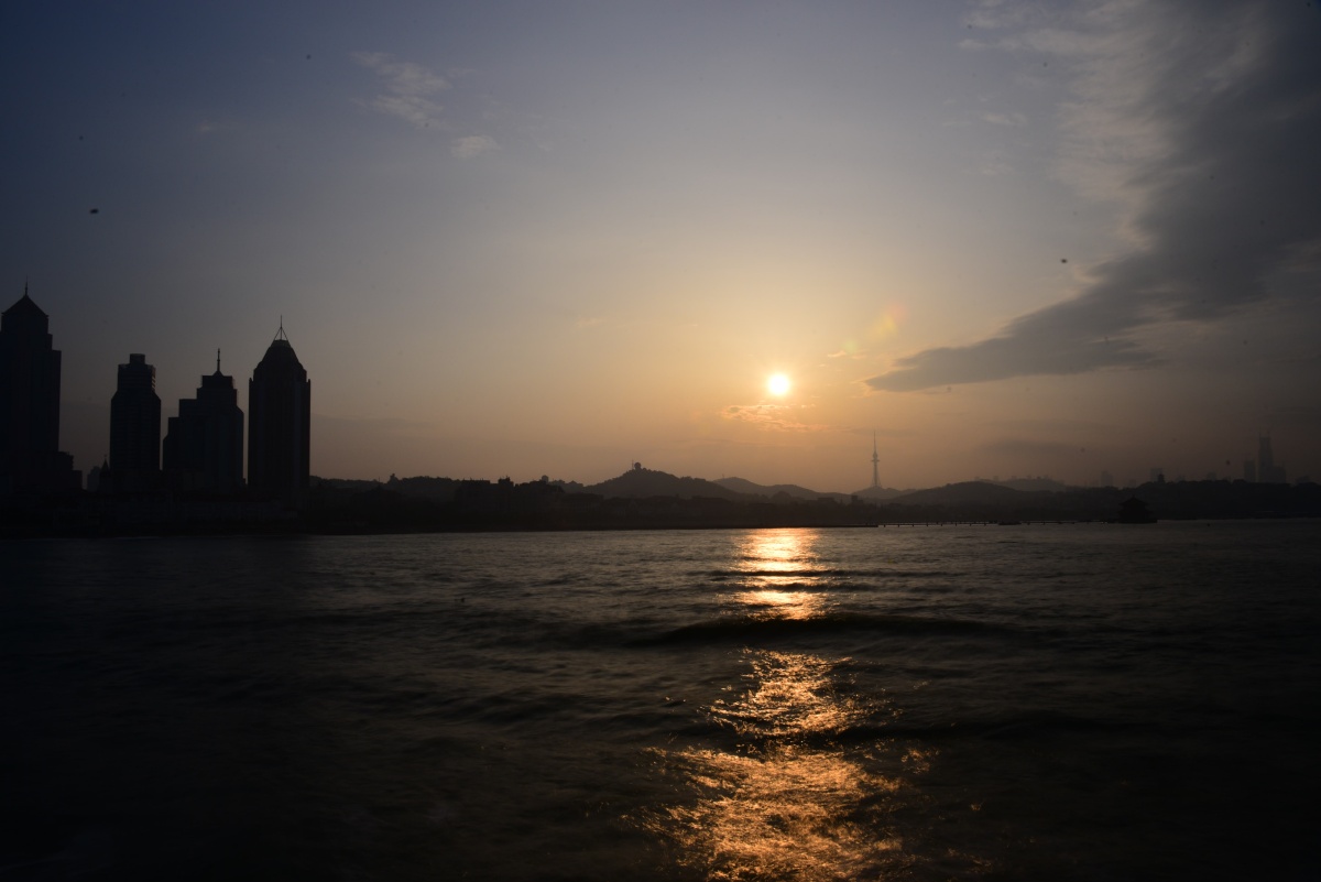 海日生残夜-青岛