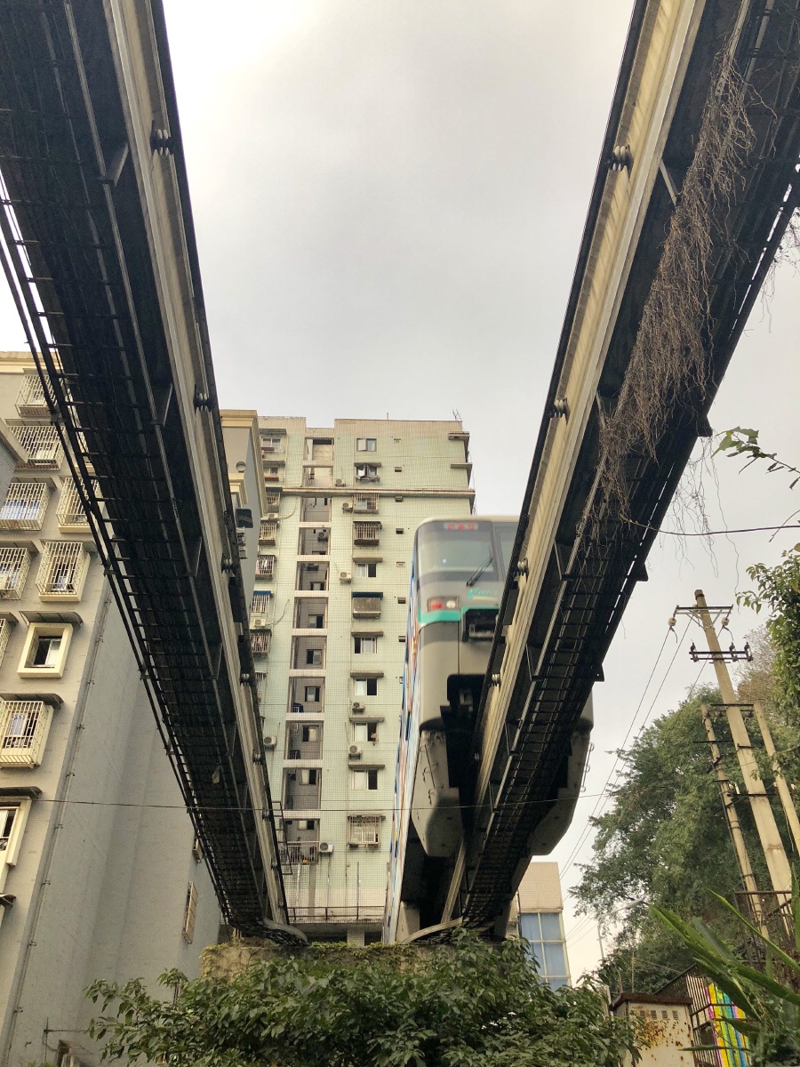李子坝轻轨穿楼