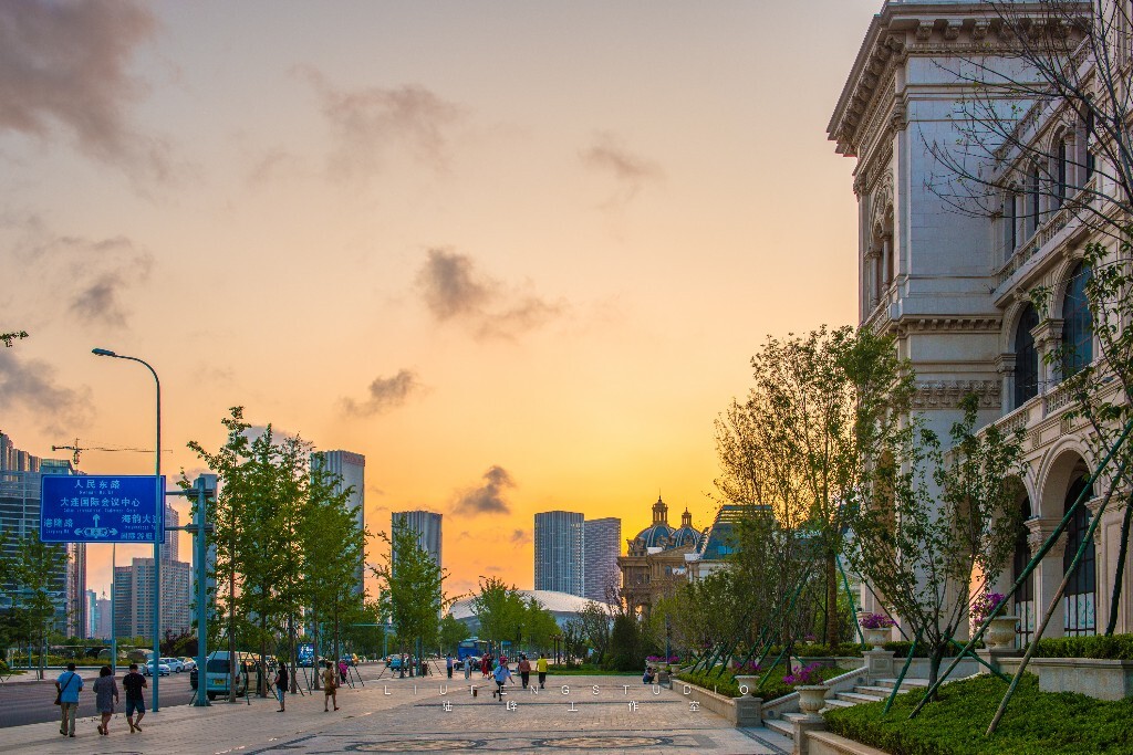 今天去东港拍人像可能拍的没什么满意的照片，反而这张要离开时的照片还不错。