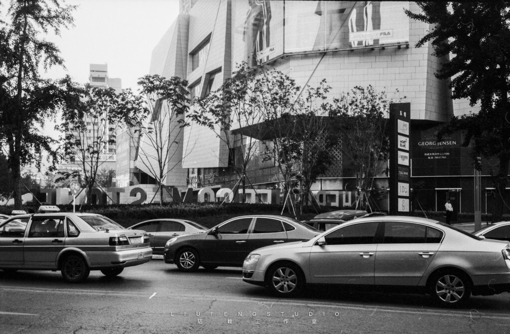 【柏威年前】<br />
相机:禄来35se <br />
胶卷:Fomapan100