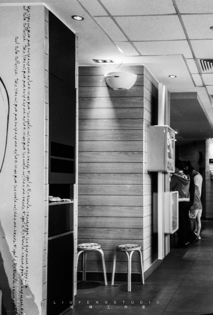 【麦当劳】<br />
相机:禄来35se <br />
胶卷:Fomapan100
