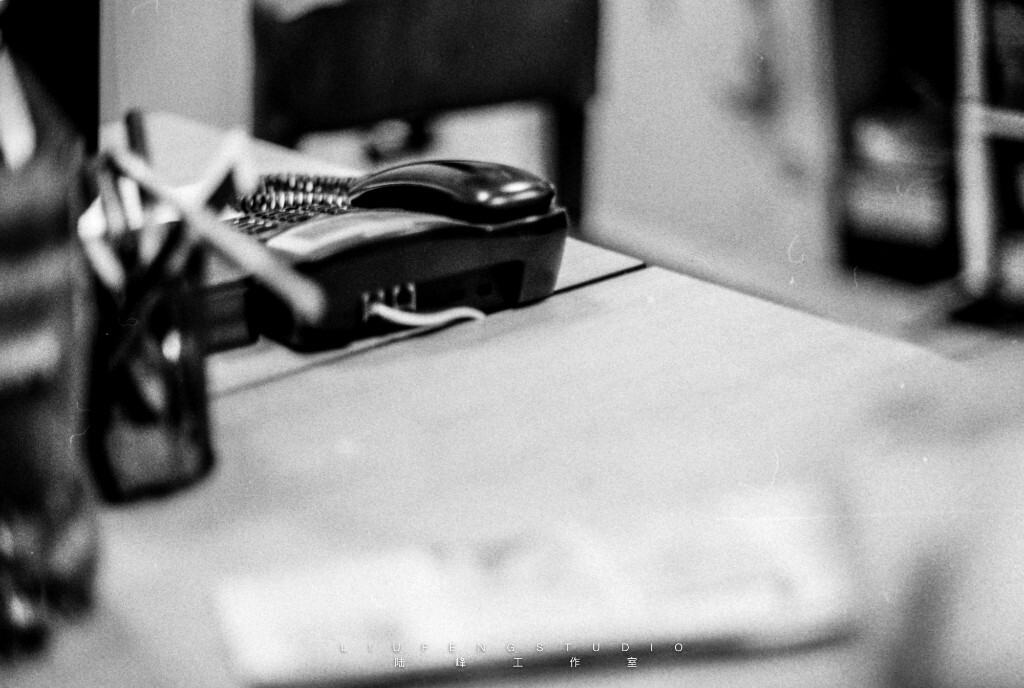【办公室】<br />
相机:尼康F3HP+Ai50mm1.4 <br />
胶卷:Fomapan100