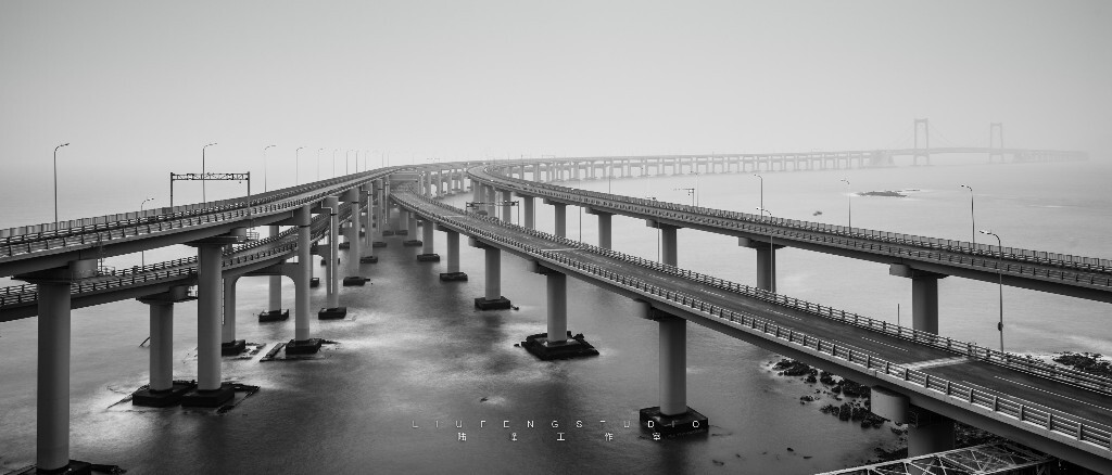 相机：尼康D800+14-24mm2.8G；<br />
28张照片在PS中堆栈出来的效果。虽然拍摄的时候已经带了各种滤镜，但是想着用PS能方便点，就用软件后期了。