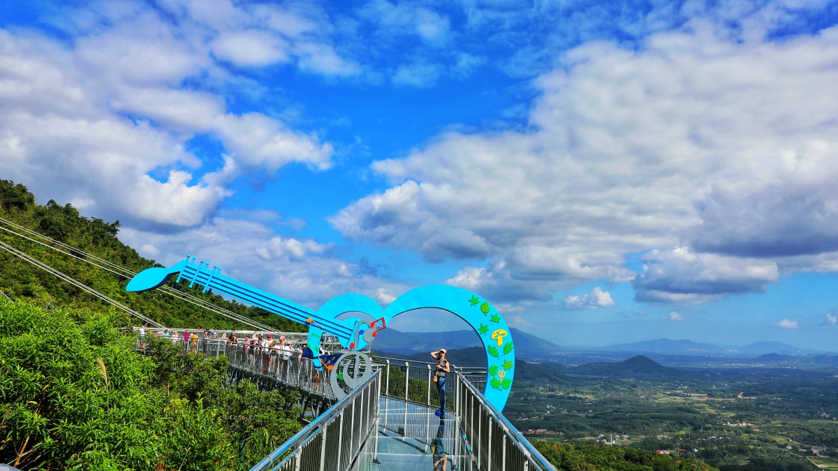 海南三亚呀诺达风景区天空之镜之二