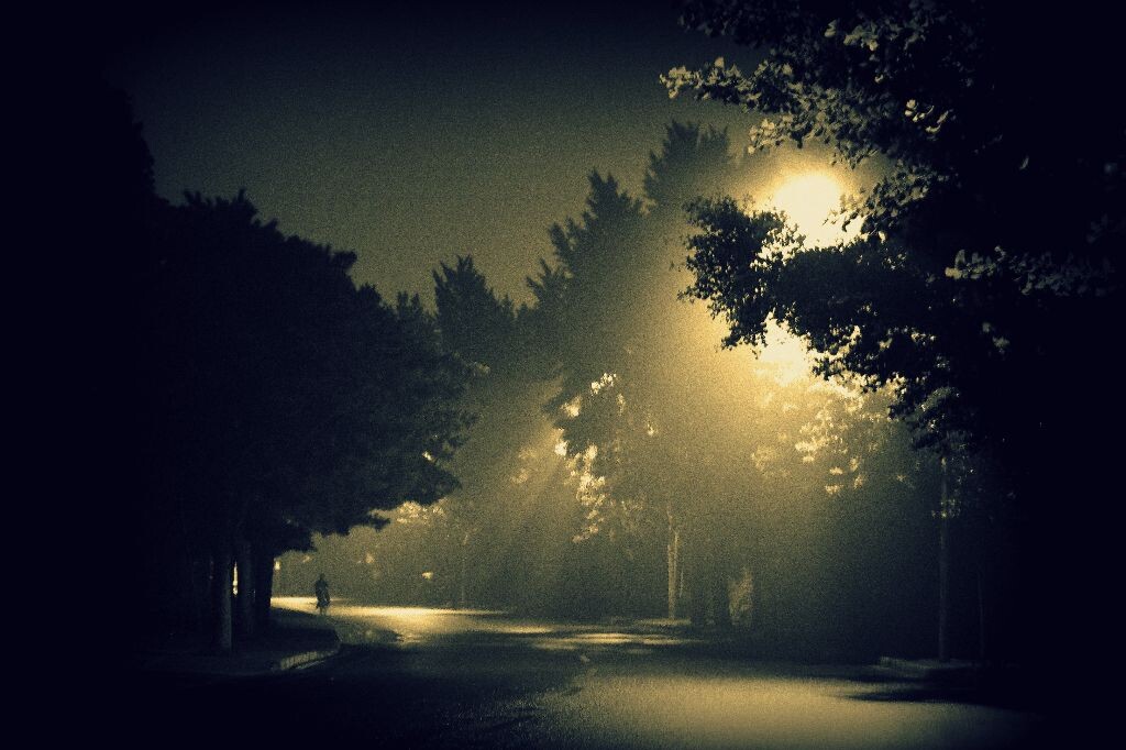 清华雨夜<br />
