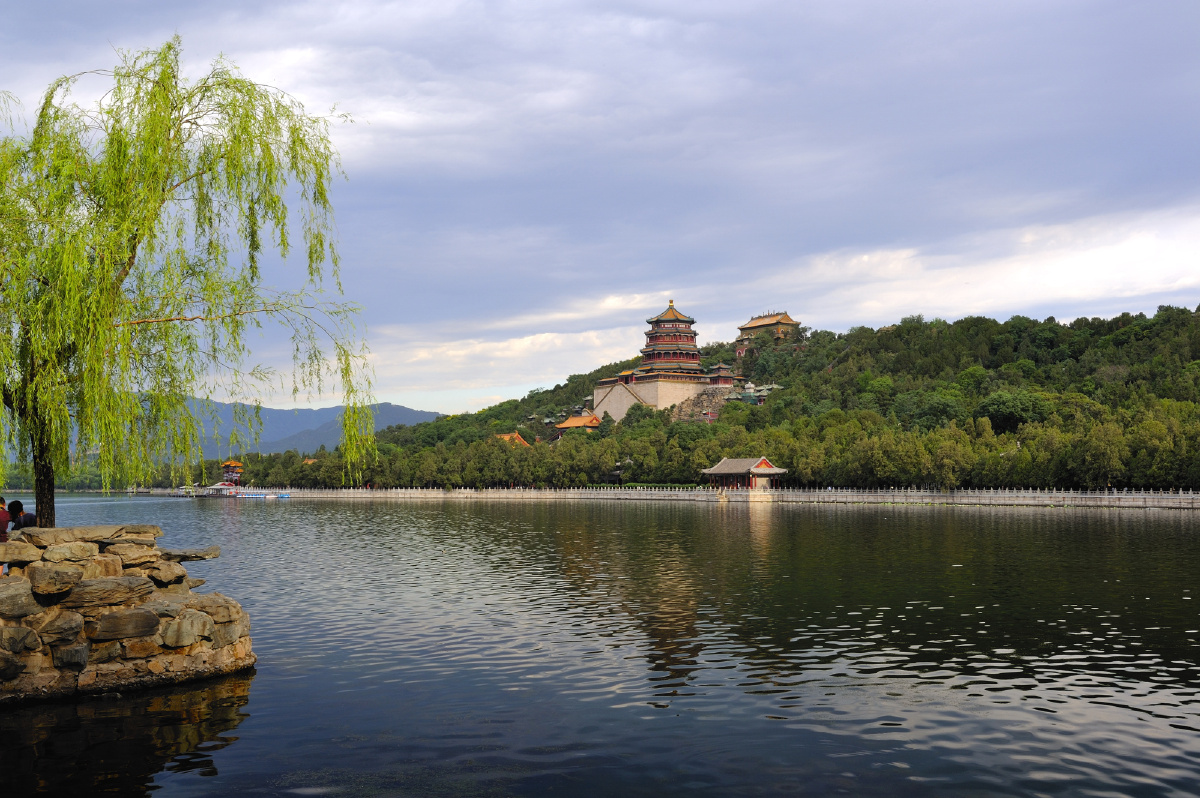 《颐和晨光分外娇》