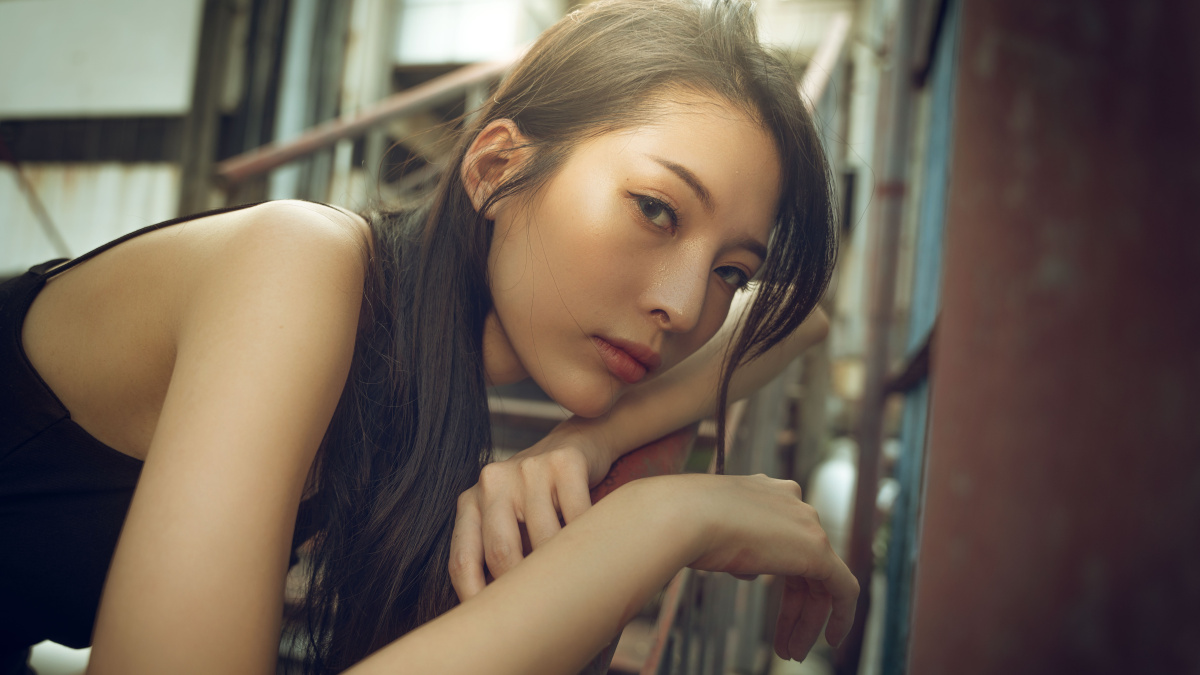 女人抽烟真的很酷