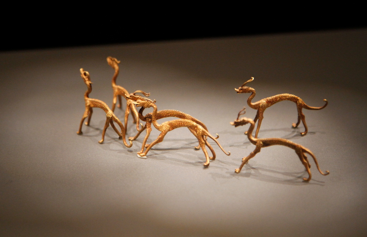 优雅的小龙组合 br /> 一组小龙,虽有千年历史,但依然如精灵般传神