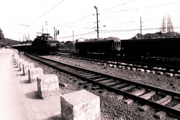 1743137