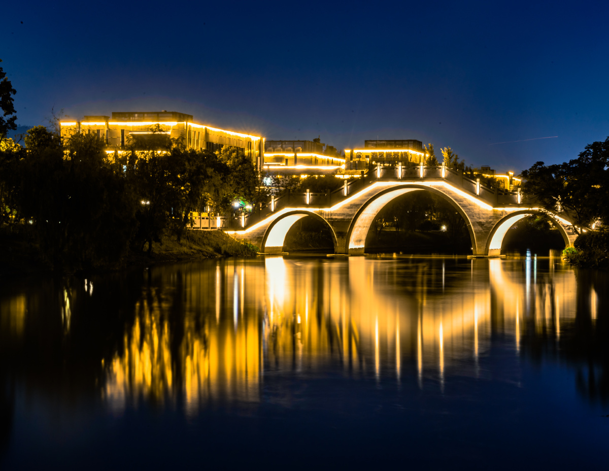 白马湖夜景另一张