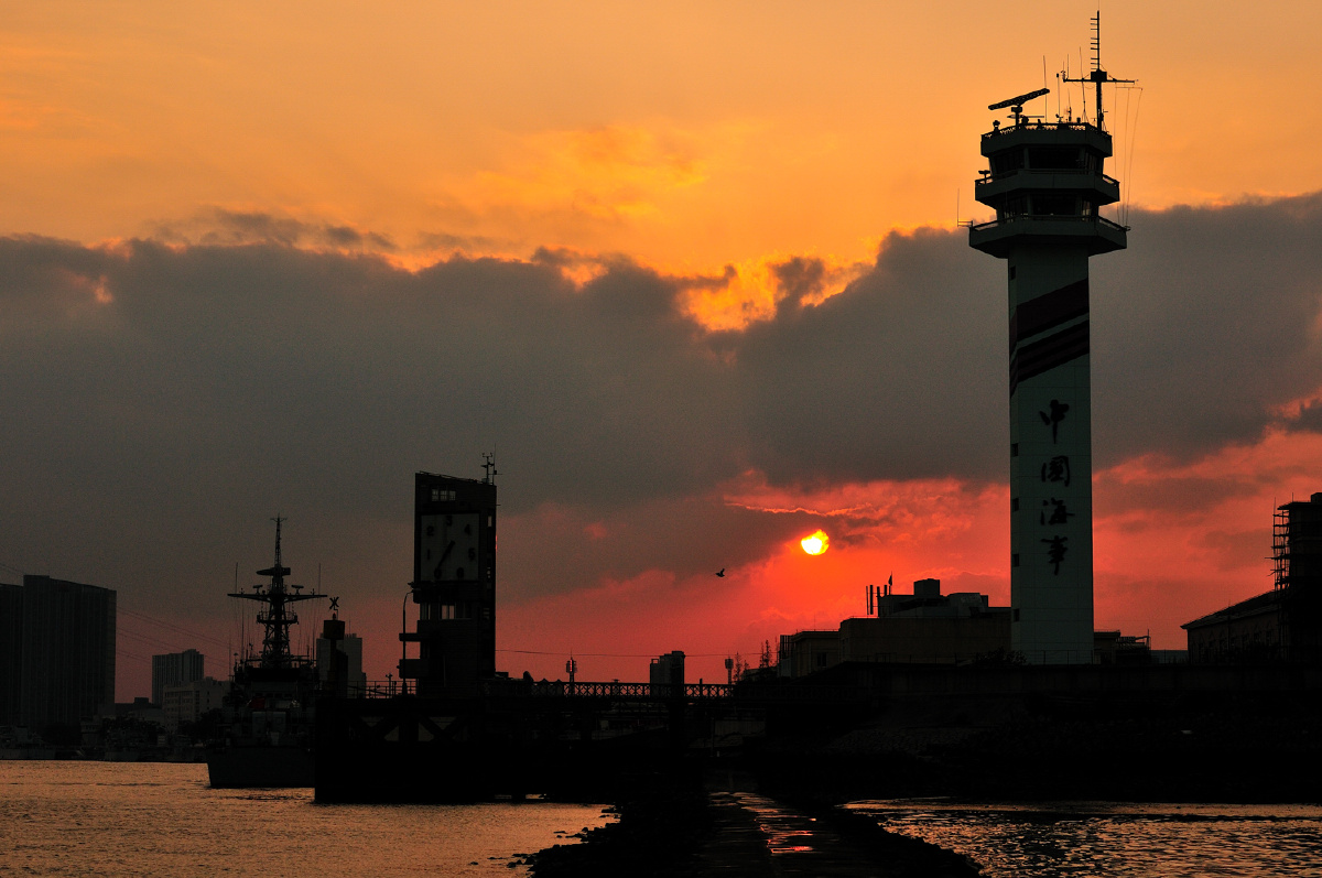 夕阳下,吴淞口-长江黄浦江交汇处(2) br />