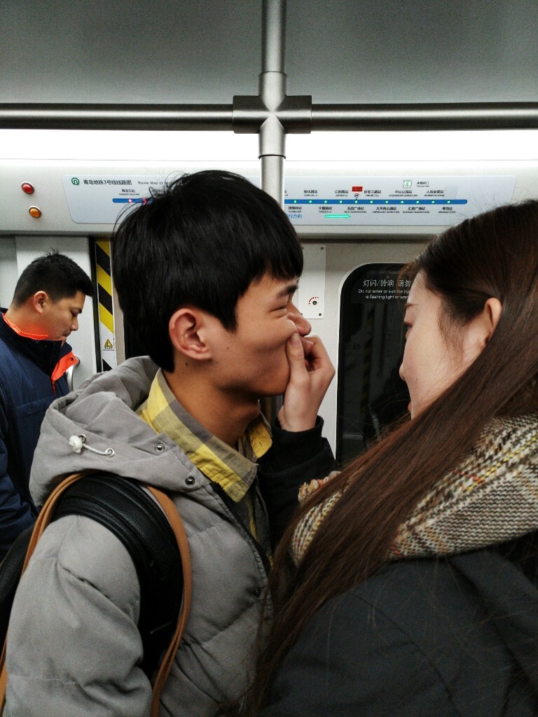 乘客在乘坐国内
