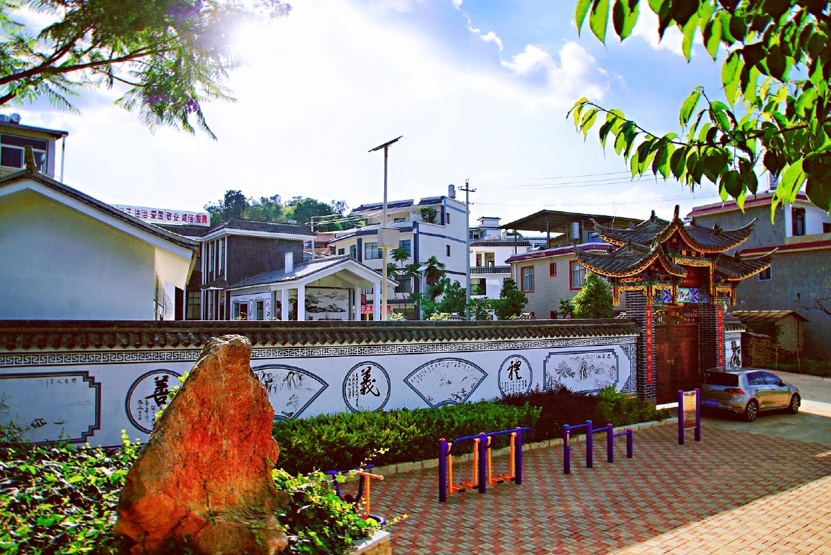 主题:【生态宜居美丽乡村——昆明观音山白草村(一)】摄影:【赵谢荣】