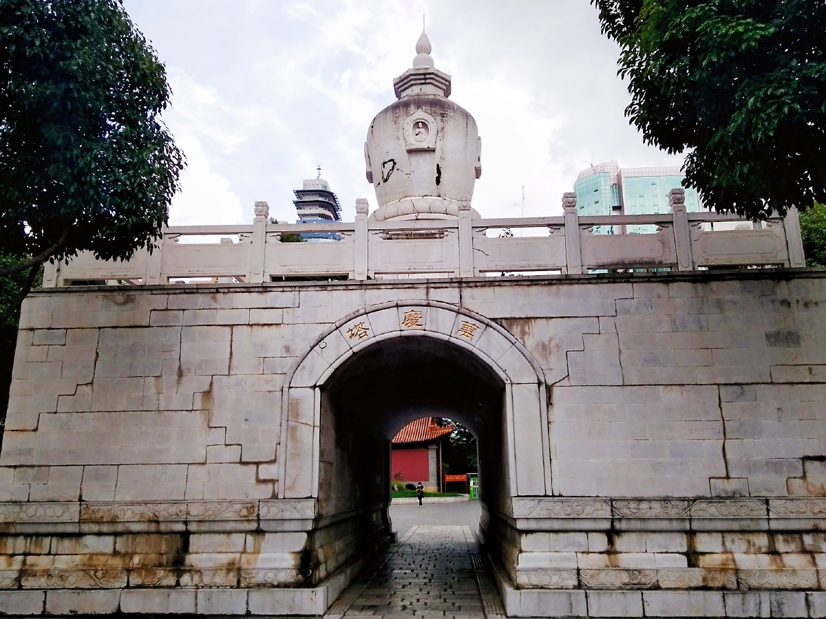 主题:【昆明古建筑——万庆塔】摄影:【赵谢荣】