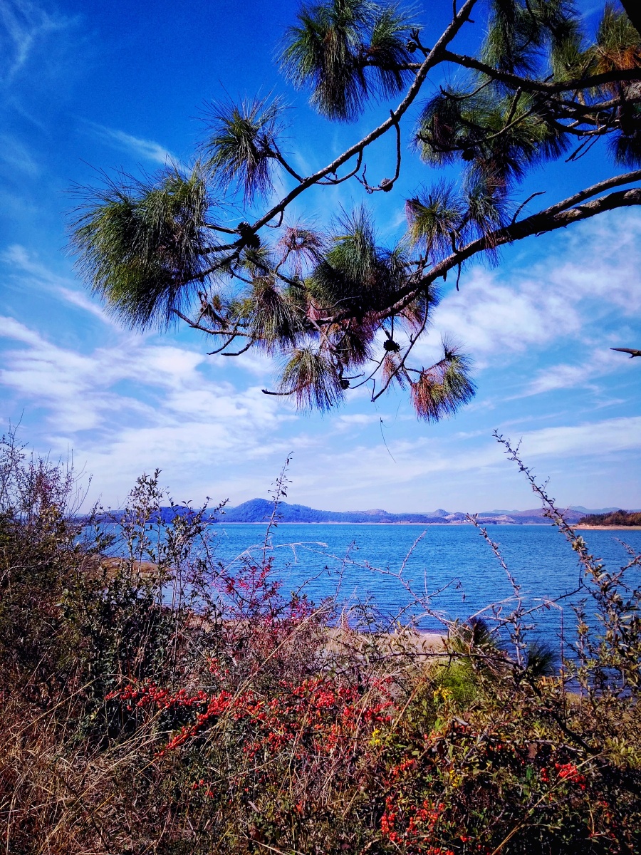 主题云南曲靖市花山水库冬景摄影赵谢荣