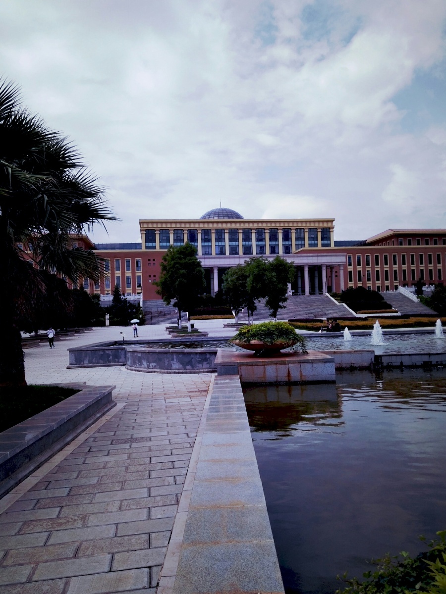 主题云南大学新校区夏景摄影赵谢荣