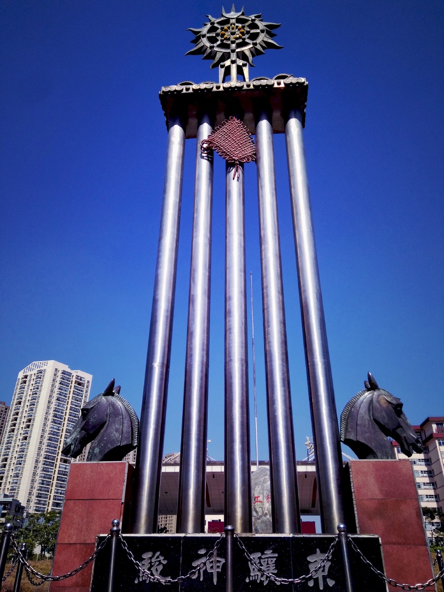 主题:【昆明行——官渡区广场】摄影:【赵谢荣】