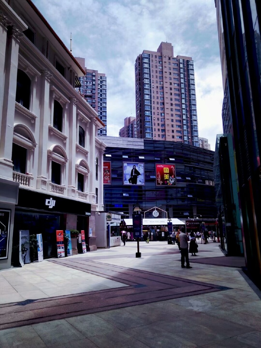 主题春城夏天的大街摄影赵谢荣