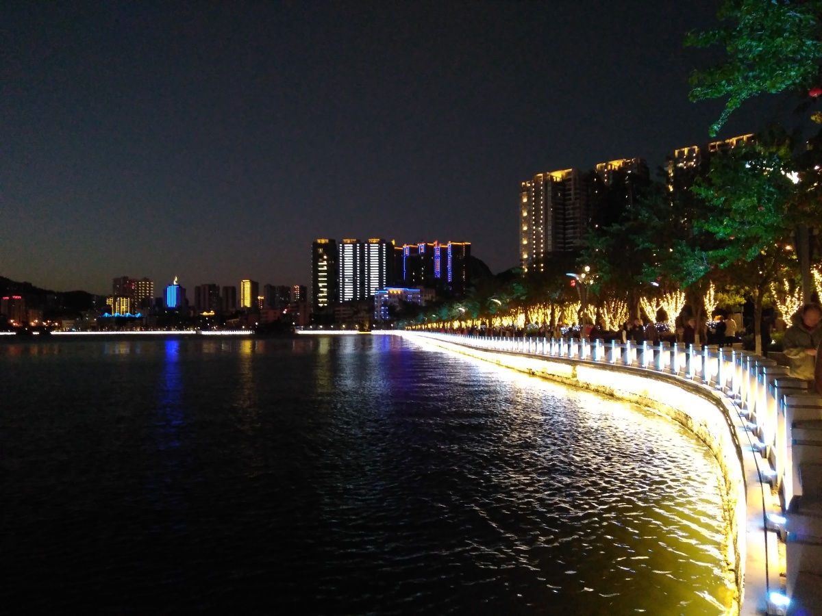 主题云南个旧行东湖夜景摄影赵谢荣