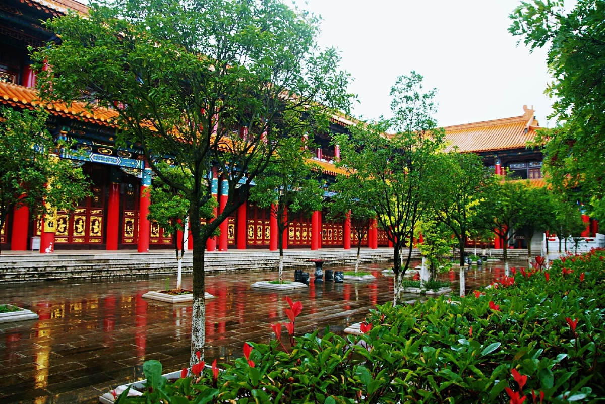 主题云南晋宁宝峰宝泉寺五摄影赵谢荣人杰地灵数宝峰苍松翠柏郁葱葱