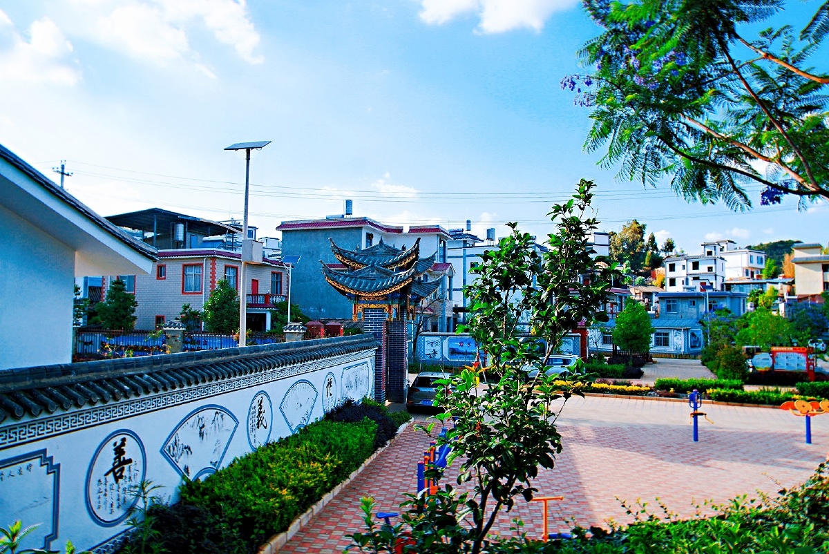 主题:【生态宜居美丽乡村——昆明观音山白草村(一)】摄影:【赵谢荣】