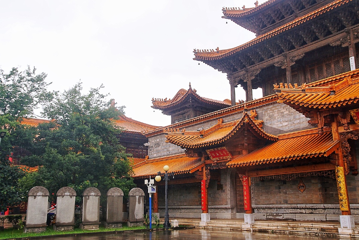 主题云南晋宁宝峰宝泉寺二摄影赵谢荣人杰地灵数宝峰苍松翠柏郁葱葱