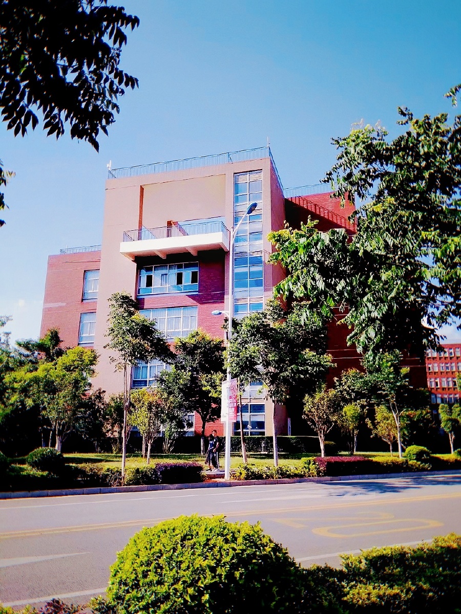 主题昆明理工大学呈贡新校区景色一摄影赵谢荣