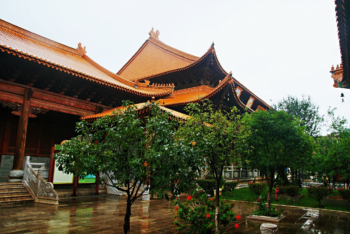 主题云南晋宁宝峰宝泉寺五摄影赵谢荣人杰地灵数宝峰苍松翠柏郁葱葱