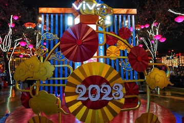 354723
