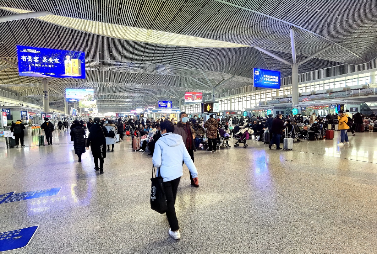 西安北站,高铁站,过往旅客!