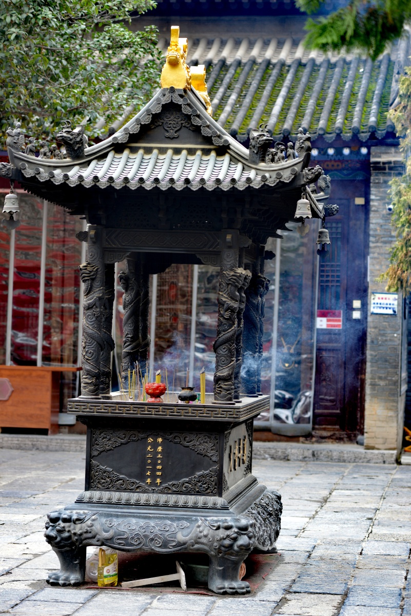 西安卧龙禅寺香炉生紫烟闹市区修行好去处