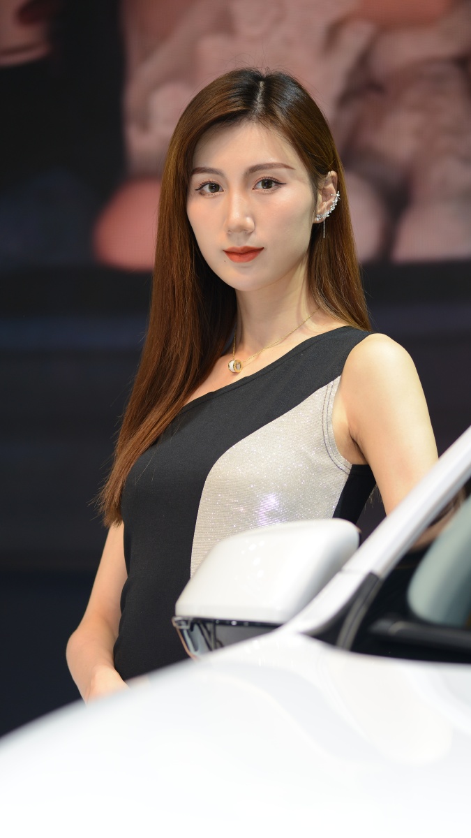 绝代有佳人车展车模很漂亮美丽模特专业气质原图裁剪版本