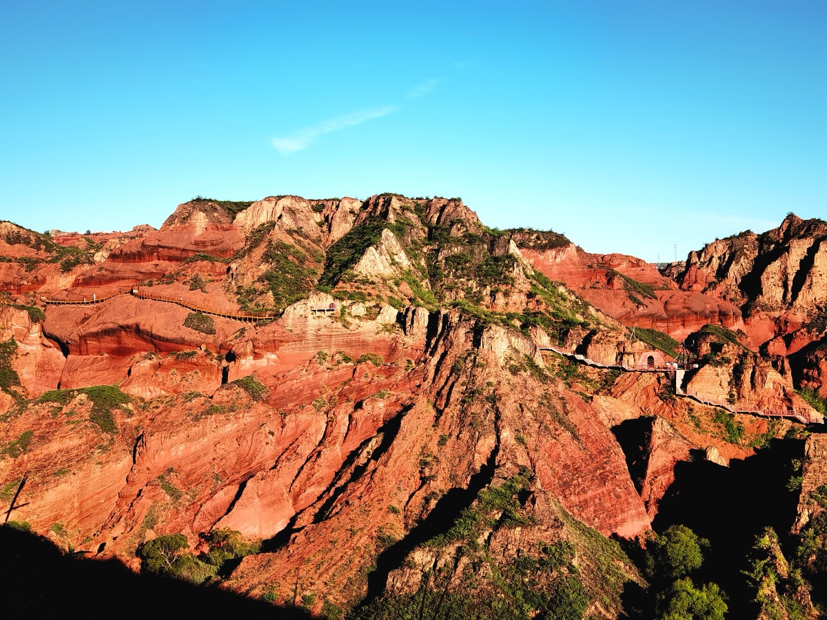 陕北好风光之靖边波浪谷丹霞地貌沟壑纵横地质奇观华为手机拍摄