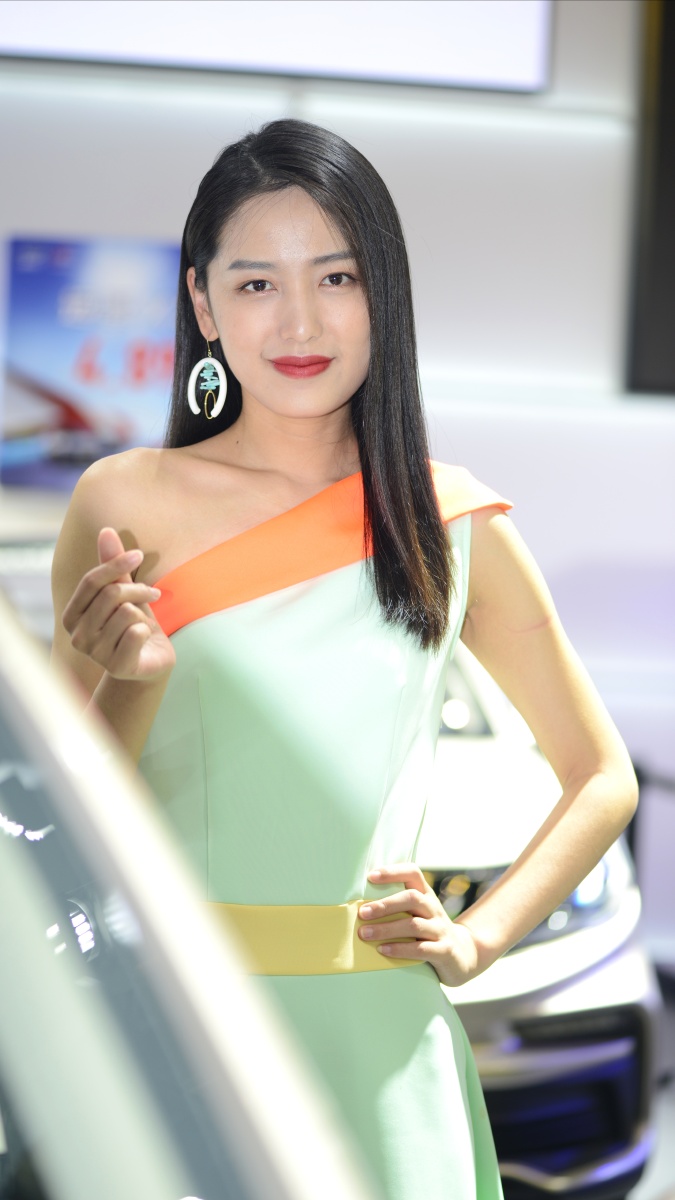 美女车展车模模特很漂亮最美女孩原图微调版本