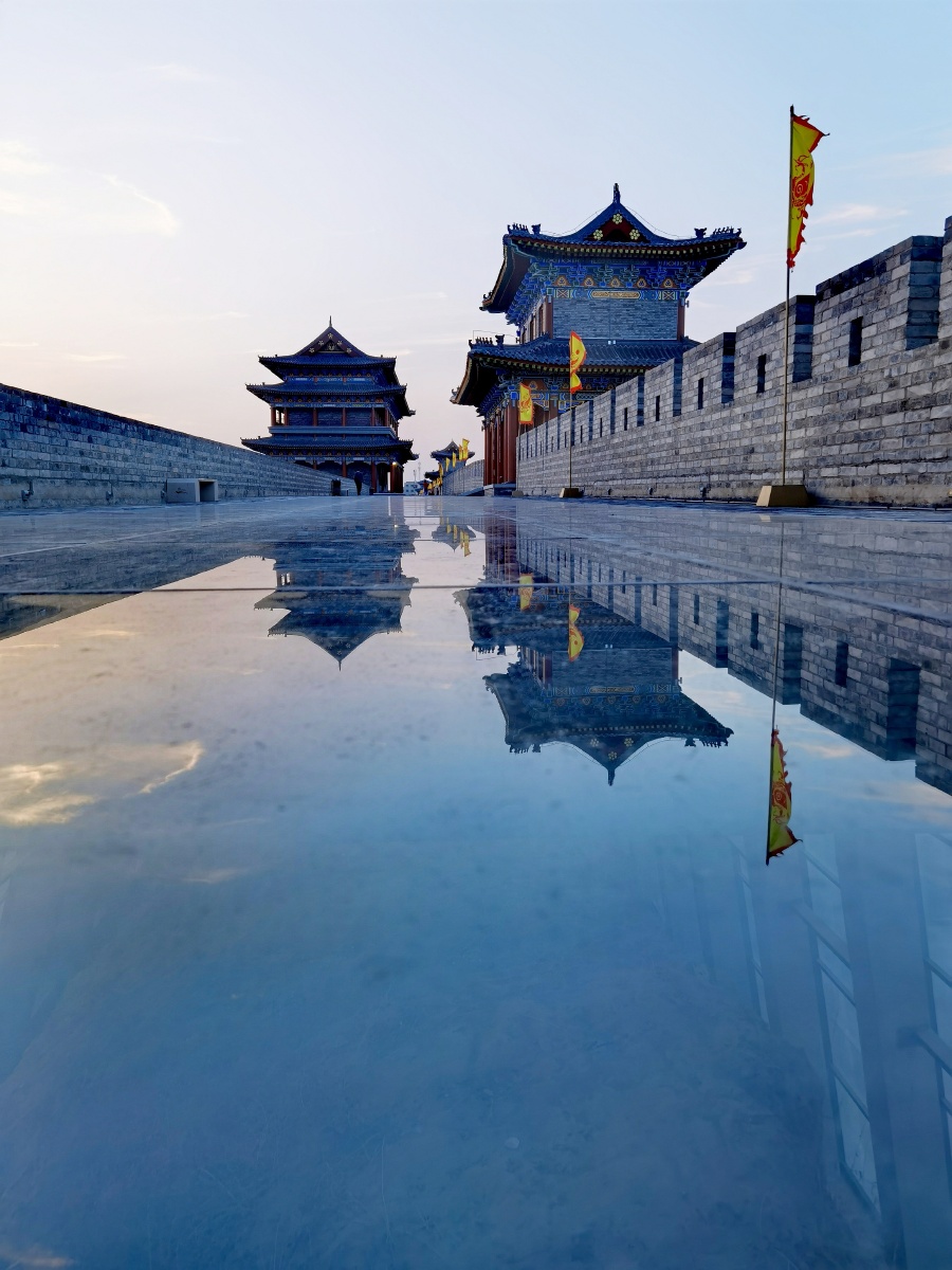 宁夏好风光,吴忠市盐池县古城墙,仿古建筑,倒影迷人,华为手机拍摄! - 