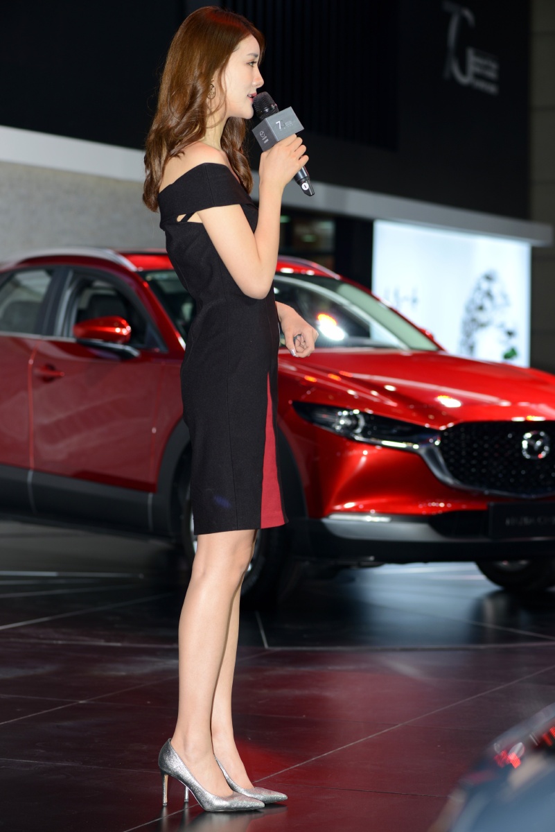 美丽车展模特,主持人也很美丽!