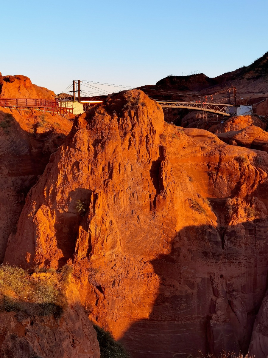 陕北好风光之靖边波浪谷丹霞地貌地质奇观旅行打卡地华为手机拍摄