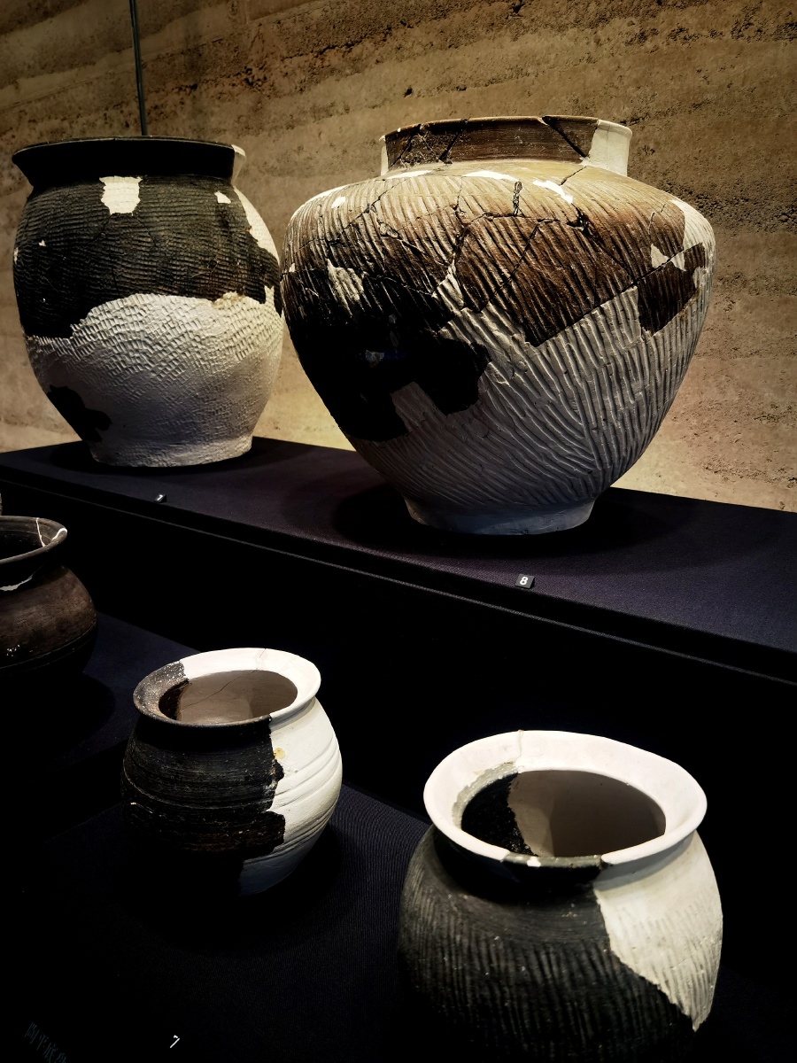 河南洛阳偃师市二里头文化遗址博物馆陶器一组