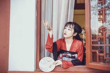 892760