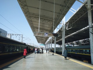 325627