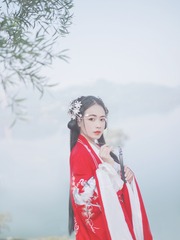 1589589
