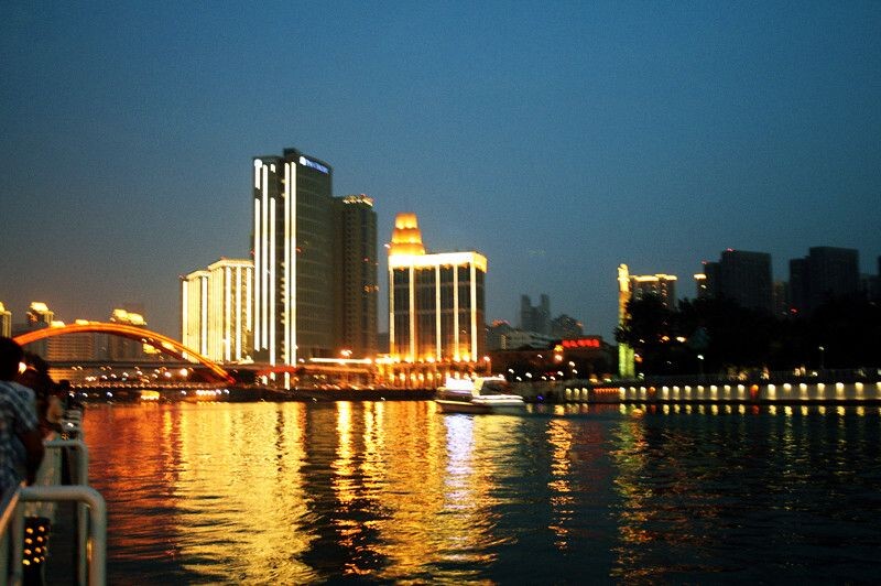 水中印高楼,河靣镶彩画