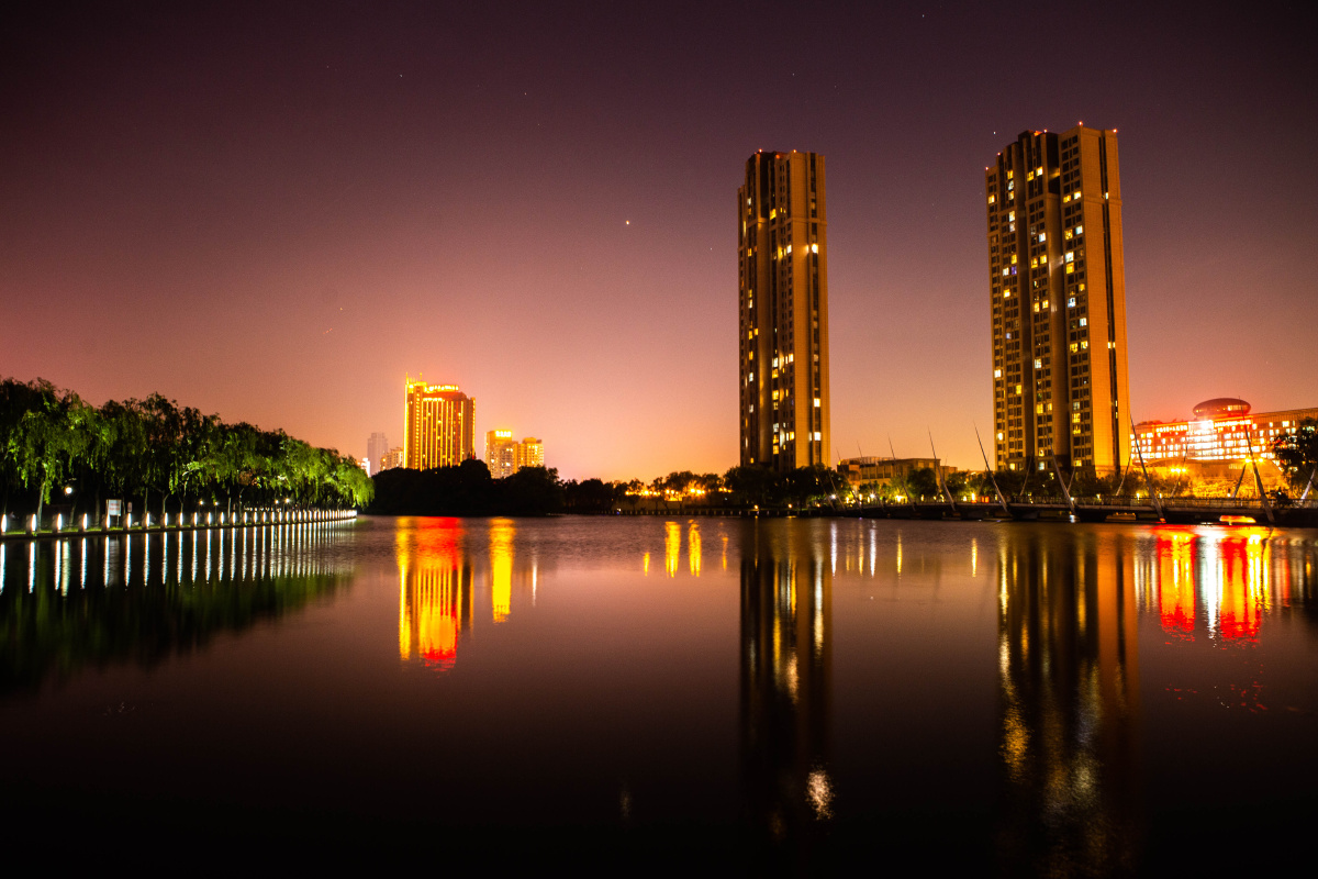 松江中央公园的夜景