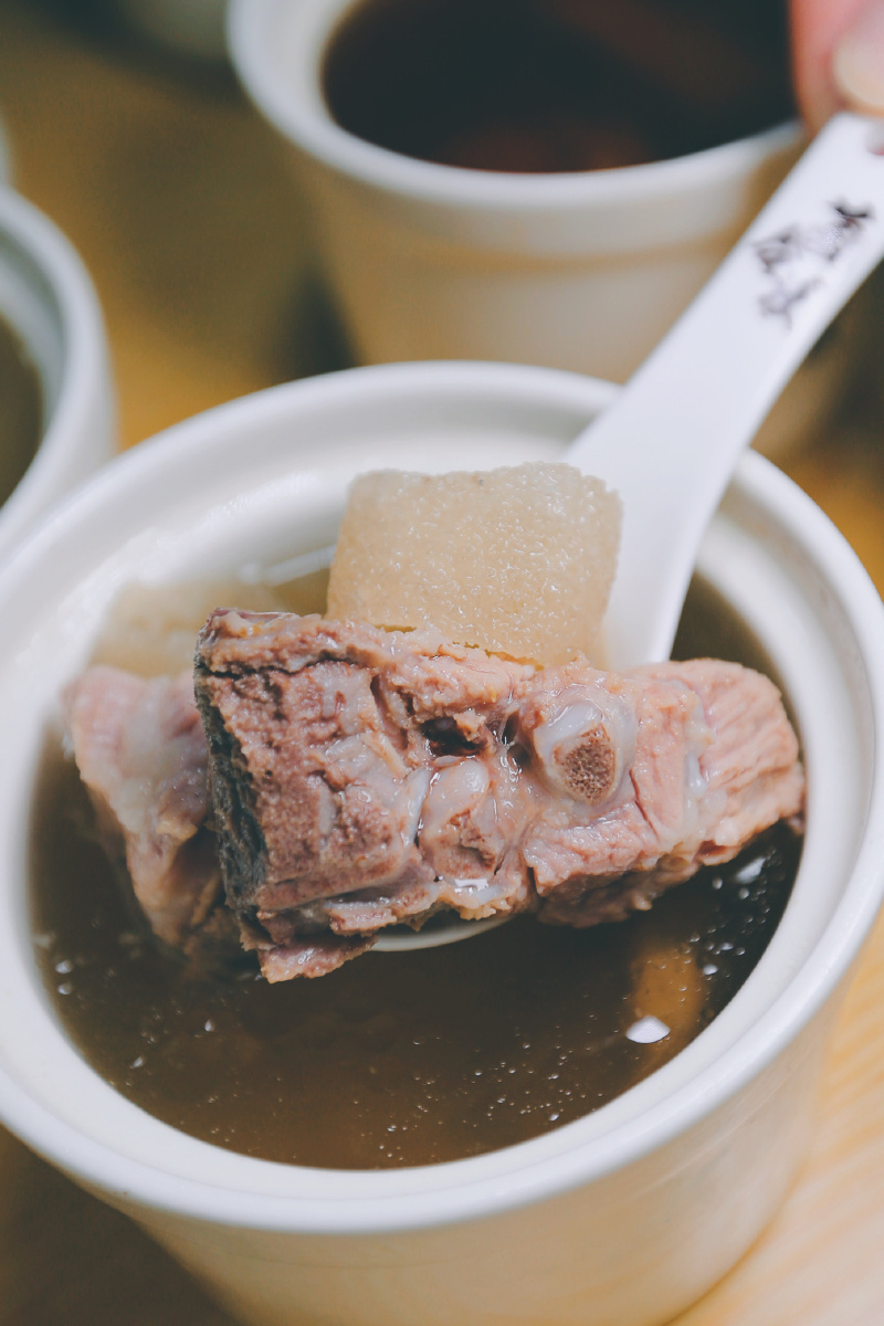 选择多,龙爪菇排骨,灵芝鸽子,绣球菌瘦肉,松茸乌鸡,鸡纵莲子猪肚等