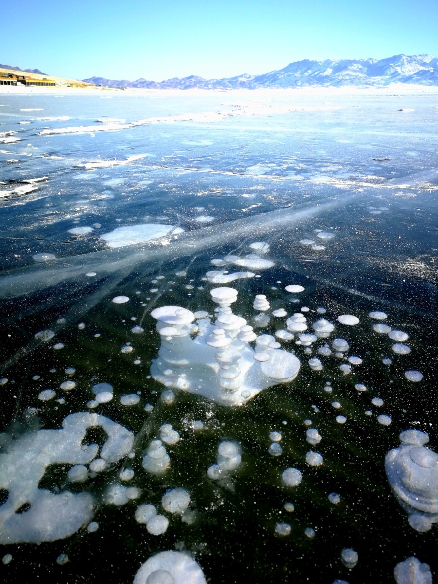 赛里木湖冰泡泡