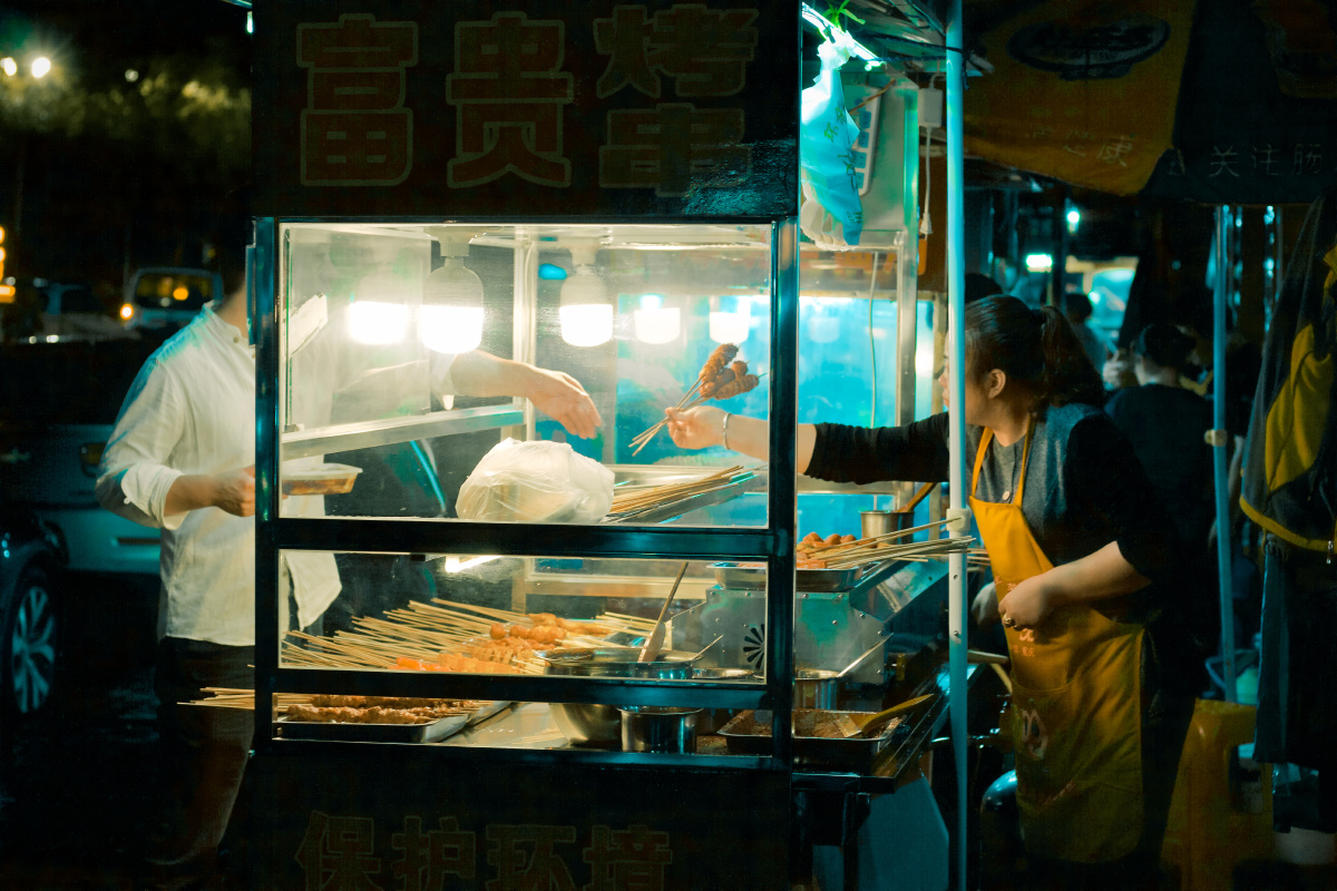 咸阳汇通面夜市人文摄影青橙色调